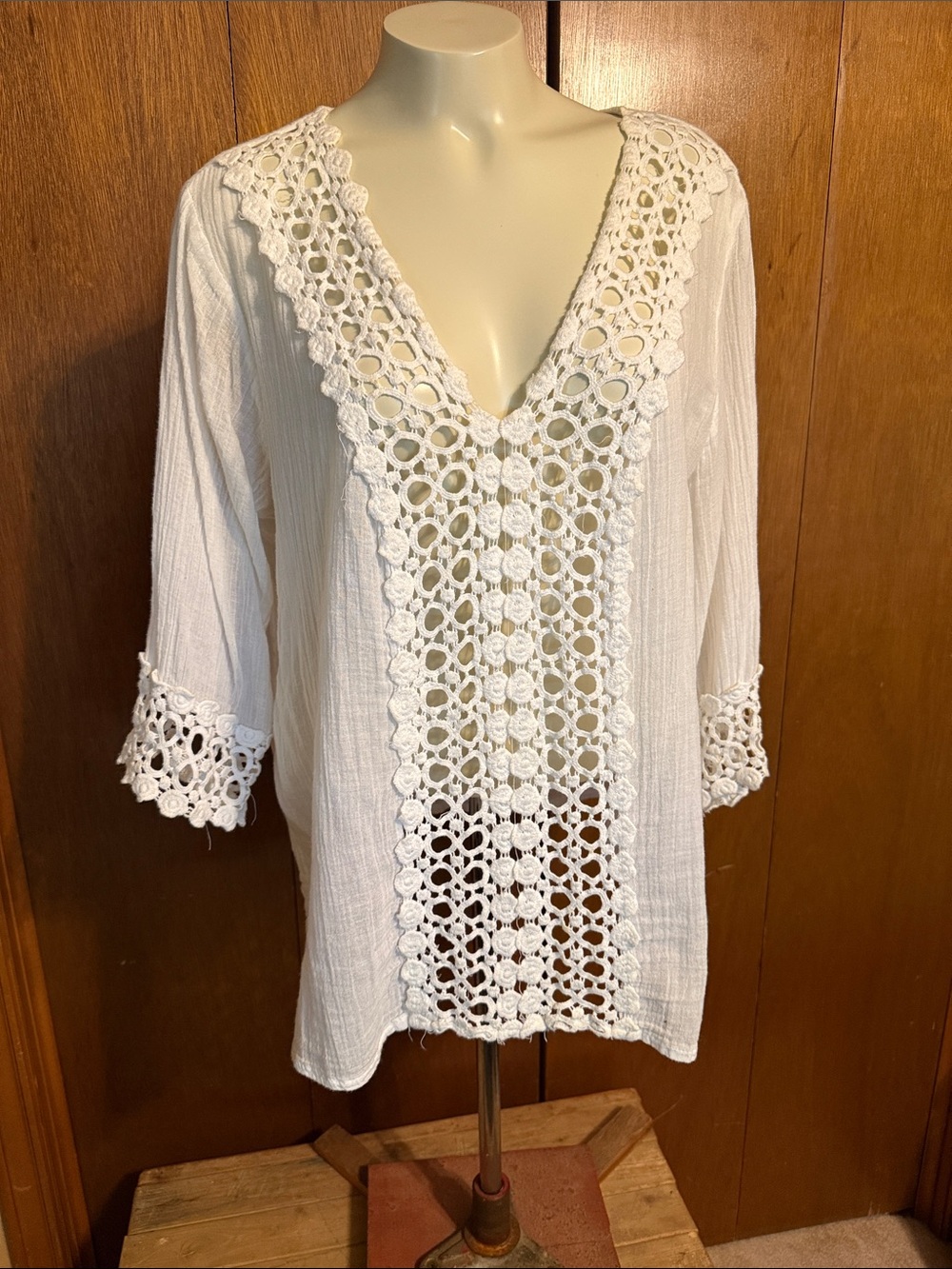 Crochet-Trimmed V-Neck White Tunic Top
